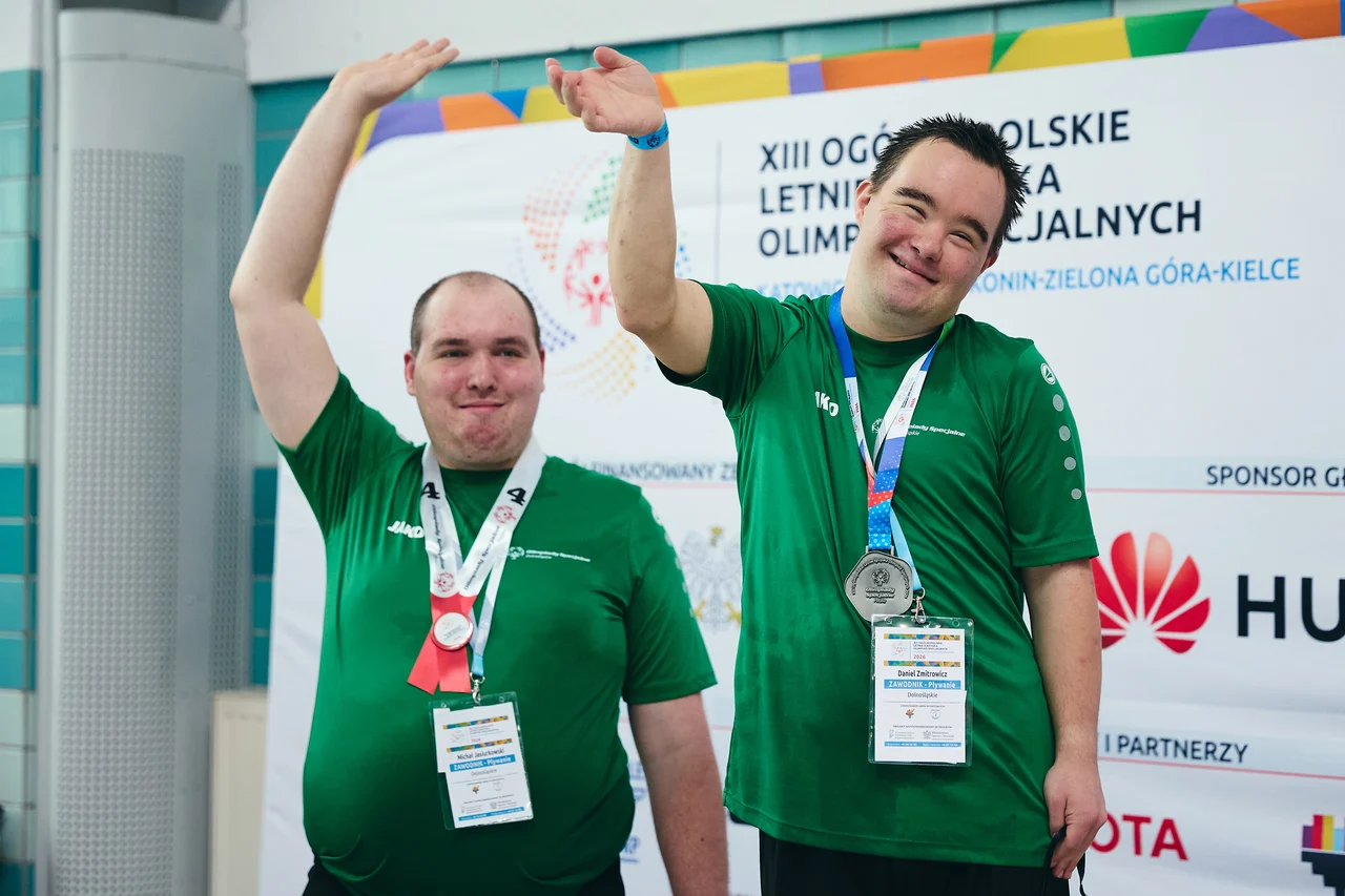 podium OLIOS Kato new_Easy-Resize.com